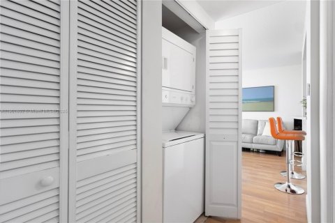 Купить кондоминиум в Майами, Флорида 2 спальни, 82.78м2, № 1971859 - фото 10