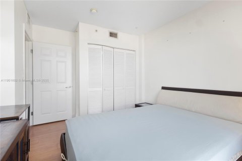 Купить кондоминиум в Майами, Флорида 2 спальни, 82.78м2, № 1971859 - фото 13