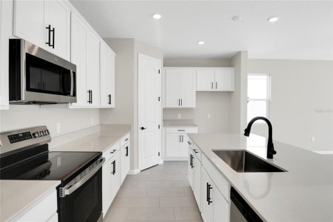 House in Umatilla, Florida 4 bedrooms, 223.89 sq.m. № 1368348 - photo 6