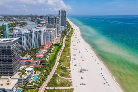 Copropriété à vendre à Miami Beach, Floride: 3 chambres, 158.86 m2 № 1989135 - photo 1