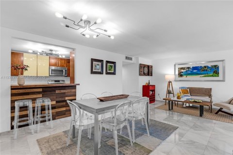 Copropriété à vendre à Miami Beach, Floride: 3 chambres, 158.86 m2 № 1989135 - photo 10