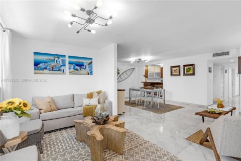 Copropriété à vendre à Miami Beach, Floride: 3 chambres, 158.86 m2 № 1989135 - photo 8