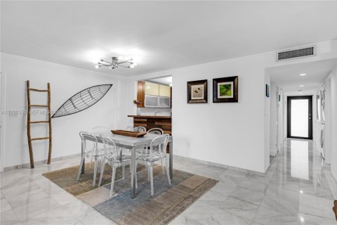Copropriété à vendre à Miami Beach, Floride: 3 chambres, 158.86 m2 № 1989135 - photo 6
