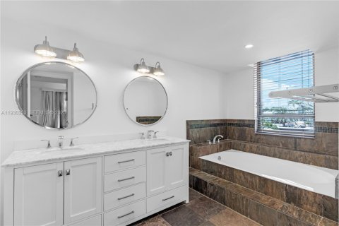 Copropriété à vendre à Miami Beach, Floride: 3 chambres, 158.86 m2 № 1989135 - photo 14