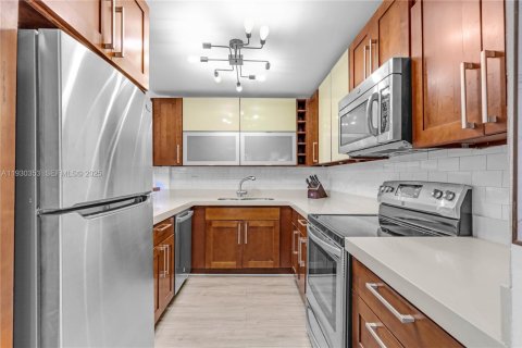 Copropriété à vendre à Miami Beach, Floride: 3 chambres, 158.86 m2 № 1989135 - photo 11