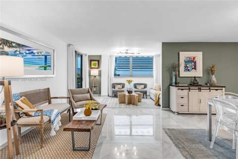 Copropriété à vendre à Miami Beach, Floride: 3 chambres, 158.86 m2 № 1989135 - photo 4