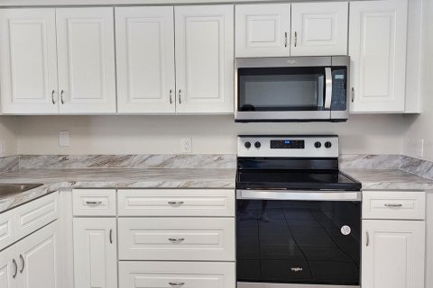 Casa en venta en Kissimmee, Florida, 3 dormitorios, 145.39 m2 № 661241 - foto 12