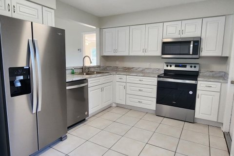 Casa en venta en Kissimmee, Florida, 3 dormitorios, 145.39 m2 № 661241 - foto 11