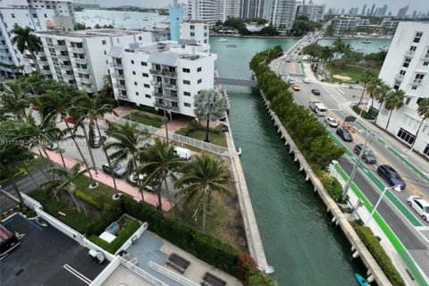 Copropriété à vendre à Miami Beach, Floride: 2 chambres, 99.41 m2 № 1958852 - photo 17