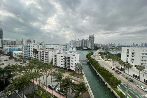 Copropriété à vendre à Miami Beach, Floride: 2 chambres, 99.41 m2 № 1958852 - photo 12