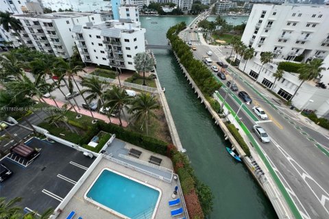 Copropriété à vendre à Miami Beach, Floride: 2 chambres, 99.41 m2 № 1958852 - photo 16