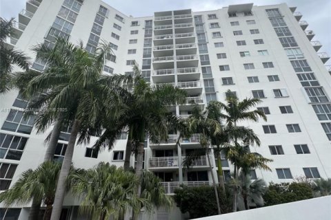 Copropriété à vendre à Miami Beach, Floride: 2 chambres, 99.41 m2 № 1958852 - photo 1