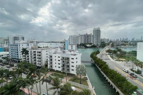 Copropriété à vendre à Miami Beach, Floride: 2 chambres, 99.41 m2 № 1958852 - photo 11