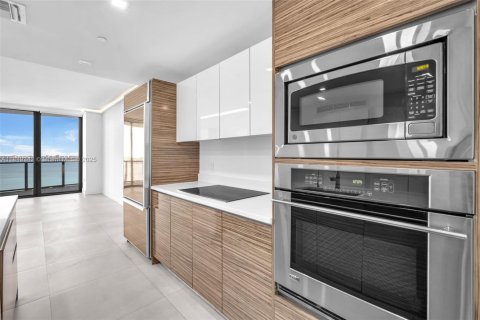 Condominio en alquiler en Miami, Florida, 2 dormitorios, 101.73 m2 № 1857076 - foto 11