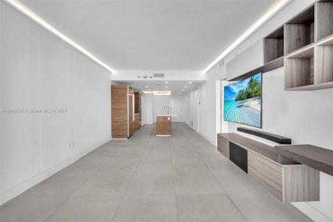 Condominio en alquiler en Miami, Florida, 2 dormitorios, 101.73 m2 № 1857076 - foto 6