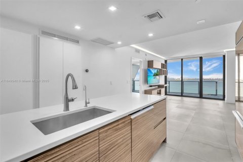 Condominio en alquiler en Miami, Florida, 2 dormitorios, 101.73 m2 № 1857076 - foto 9