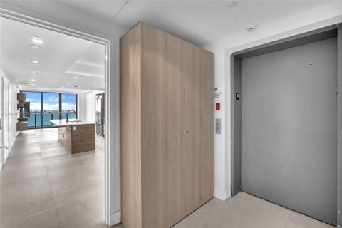 Condominio en alquiler en Miami, Florida, 2 dormitorios, 101.73 m2 № 1857076 - foto 3