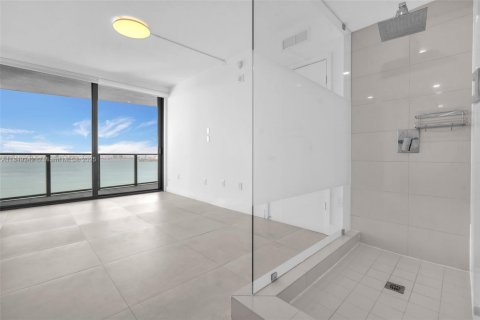 Condominio en alquiler en Miami, Florida, 2 dormitorios, 101.73 m2 № 1857076 - foto 19