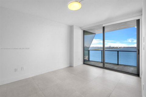 Condominio en alquiler en Miami, Florida, 2 dormitorios, 101.73 m2 № 1857076 - foto 16