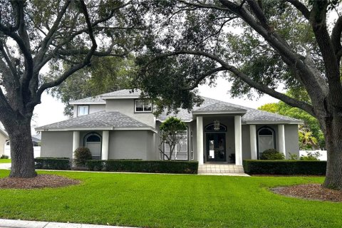 House in Lakeland, Florida 5 bedrooms, 335.66 sq.m. № 2201691