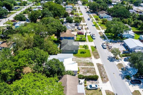 Casa en alquiler en Fort Pierce, Florida, 3 dormitorios, 146.41 m2 № 1208548 - foto 1