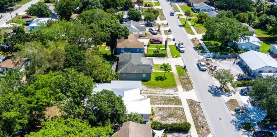 Casa en Fort Pierce, Florida 3 dormitorios, 146.41 m2 № 1208548