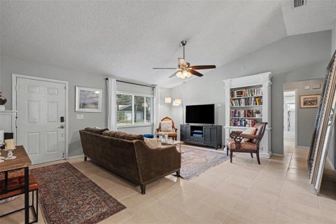Villa ou maison à vendre à Tampa, Floride: 3 chambres, 118.73 m2 № 2408796 - photo 2