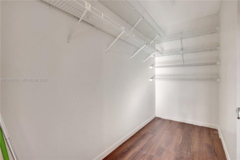 Condo in Pembroke Pines, Florida, 2 bedrooms  № 2043093 - photo 29