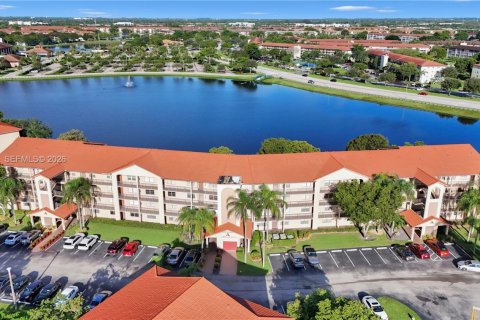 Condo in Pembroke Pines, Florida, 2 bedrooms  № 2043093