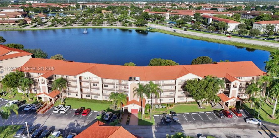 Condo in Pembroke Pines, Florida, 2 bedrooms  № 2043093
