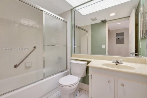 Condo in Pembroke Pines, Florida, 2 bedrooms  № 2043093 - photo 28