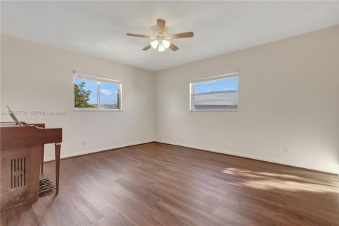 Condo in Pembroke Pines, Florida, 2 bedrooms  № 2043093 - photo 26