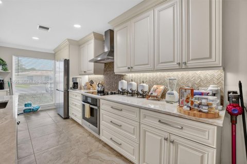 House in Boca Raton, Florida 2 bedrooms, 123.75 sq.m. № 2244252 - photo 3