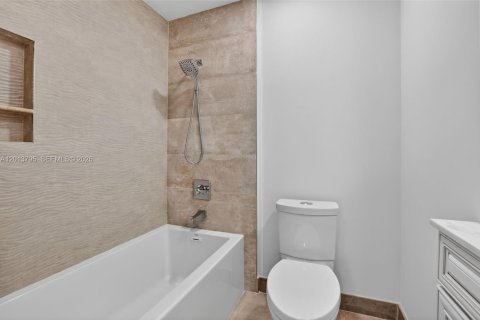 House in Boca Raton, Florida 2 bedrooms, 123.75 sq.m. № 2244252 - photo 14