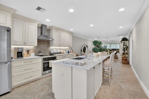 House in Boca Raton, Florida 2 bedrooms, 123.75 sq.m. № 2244252 - photo 2