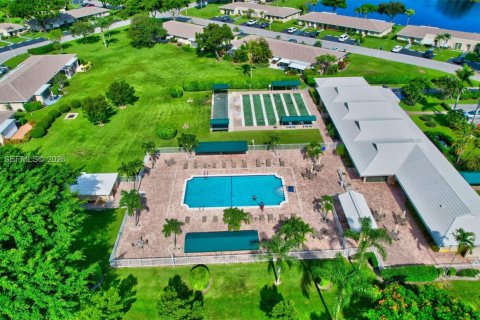 House in Boca Raton, Florida 2 bedrooms, 123.75 sq.m. № 2244252 - photo 30
