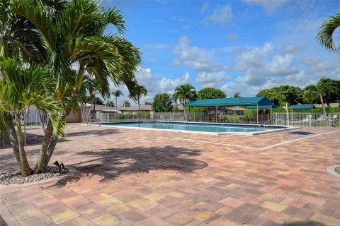 House in Boca Raton, Florida 2 bedrooms, 123.75 sq.m. № 2244252 - photo 29