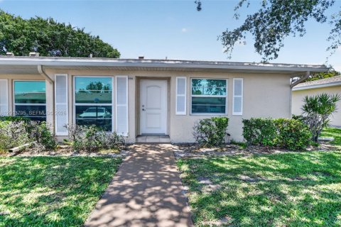 House in Boca Raton, Florida 2 bedrooms, 123.75 sq.m. № 2244252 - photo 4
