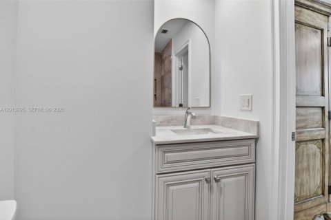 House in Boca Raton, Florida 2 bedrooms, 123.75 sq.m. № 2244252 - photo 15