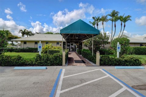 House in Boca Raton, Florida 2 bedrooms, 123.75 sq.m. № 2244252 - photo 28
