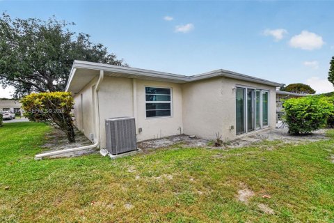 House in Boca Raton, Florida 2 bedrooms, 123.75 sq.m. № 2244252 - photo 21