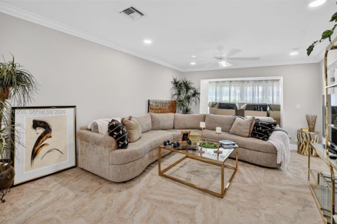 House in Boca Raton, Florida 2 bedrooms, 123.75 sq.m. № 2244252 - photo 9