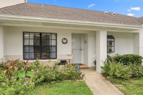 House in New Port Richey, Florida 2 bedrooms, 81.38 sq.m. № 2215890