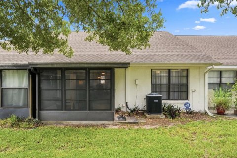 Villa ou maison à vendre à New Port Richey, Floride: 2 chambres, 81.38 m2 № 2215890 - photo 30