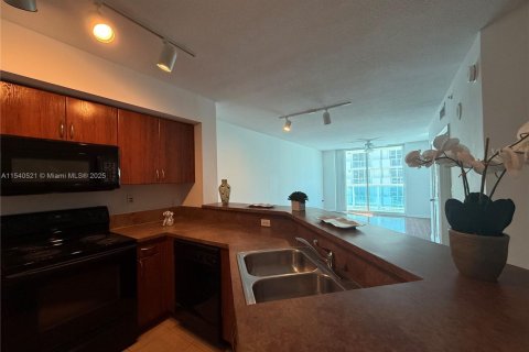 Condo in Surfside, Florida, 1 bedroom  № 1959370 - photo 9