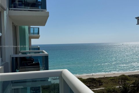 Condo in Surfside, Florida, 1 bedroom  № 1959370 - photo 2