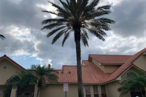 Condominio en venta en Pompano Beach, Florida, 2 dormitorios, 99.68 m2 № 1731336 - foto 17