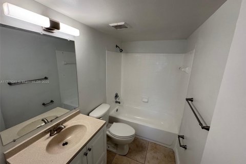 Condominio en venta en Pompano Beach, Florida, 2 dormitorios, 99.68 m2 № 1731336 - foto 10