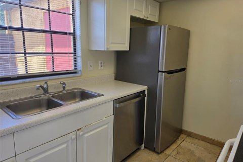 Condo in Winter Park, Florida, 2 bedrooms  № 2216304 - photo 10
