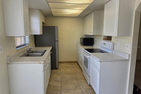 Condo in Winter Park, Florida, 2 bedrooms  № 2216304 - photo 9